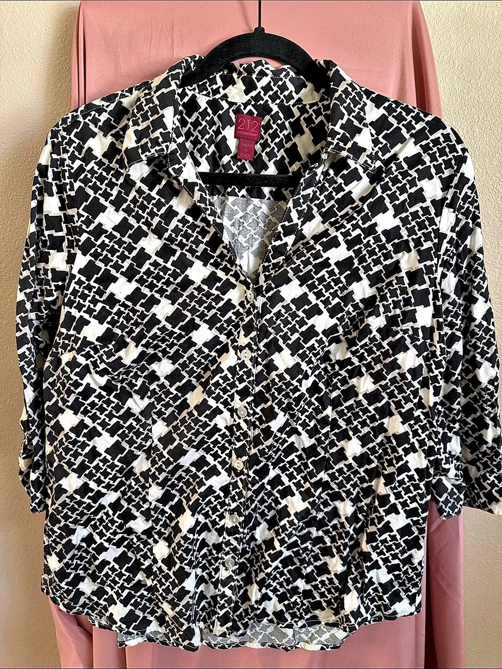 212 Collection Blouse in Black & White Size XL
Like New